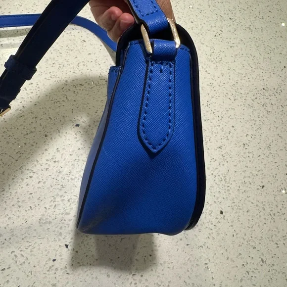 Tory Burch Blue Saddle Crossbody Bag with Textured Finish - Picture 7 of 12